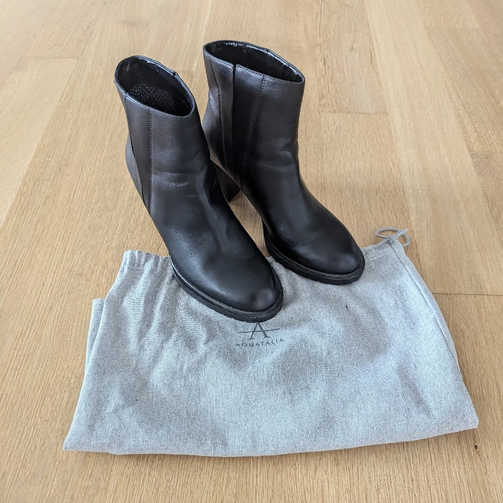 Aquatalia Black Betsy Bootie Size 7 Like New - Picture 2 of 6